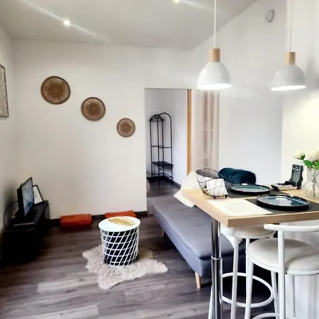 Au Centre-ville De *