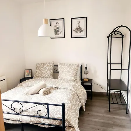 Au Centre-ville De *