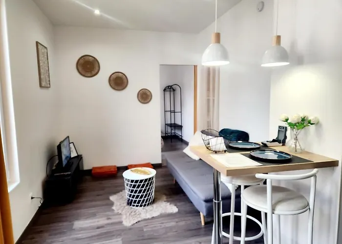 Au Centre-ville De *