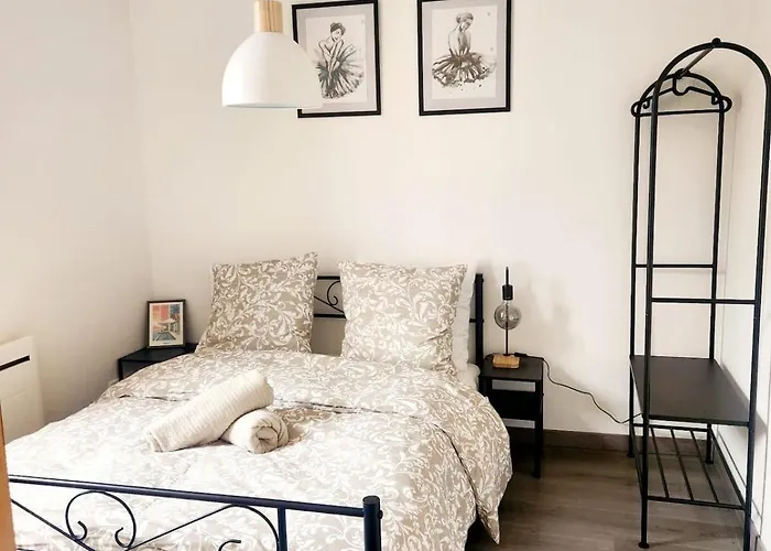 Au Centre-ville De *